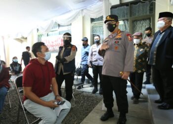 Kapolri Tinjau Vaksinasi Massal, Elemen Masyarakat Diminta Berkolaborasi Percepat Vaksinasi