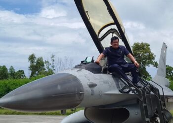 Perdana, Ketua DPRD Balikpapan Naik Pesawat F-16