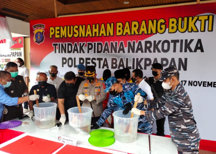 Polresta Balikpapan Musnahkan Barang Bukti Sabu Seberat 3,1 Kg