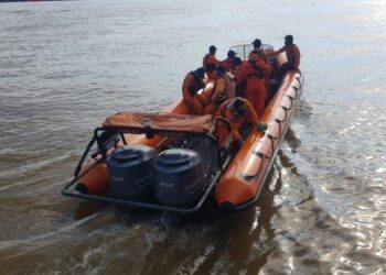 KM Bunga Lestari 09 Tenggelam Dihantam Ombak, Tiga ABK Hilang
