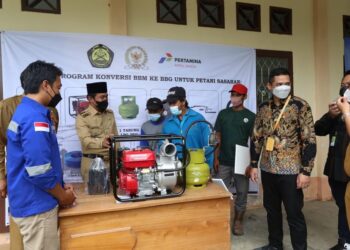 AGM Serahkan 180 Bantuan Pompa Air, Konversi BBM ke BBG Untuk Warga PPU