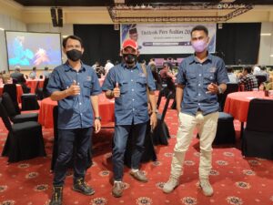 Sekretaris AMSI Kaltim A Yani (kiri) bersama pengurus lainnya saat menghadiri Konvensi Media Siber 2022.