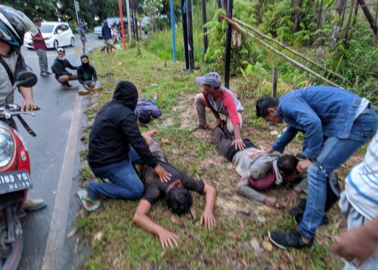 Lima Pekerja Pemasang Tiang Internet Tersengat Listrik, Satu Meninggal Dunia