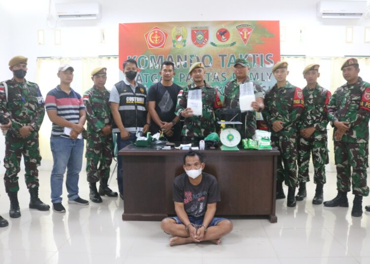 Satgas Pamtas Yonarmed 18/K Gagalkan Penyelundupan Sabu-sabu 2,1 Kg