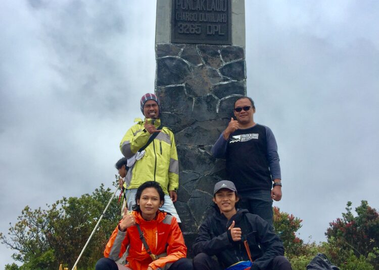 Mencumbu Puncak Lawu, Ditemani Nasi Pecel Tertinggi Di Indonesia (Part-2, Habis)