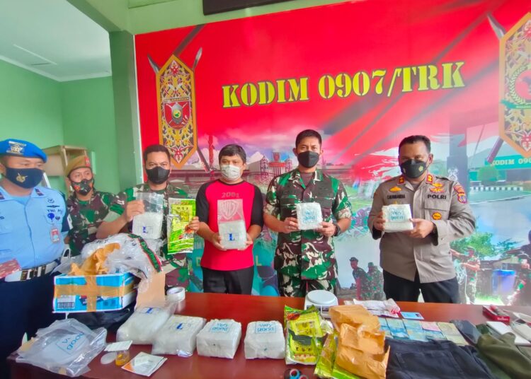 Prajurit Kodam VI/MLW Gagalkan Penyelundupan Sabu-sabu 8 Kilogram
