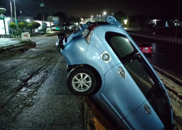 Keempat Kalinya Mobil Nyungsep Di Jalan Yang Belum Rampung
