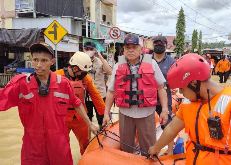 Gubernur Kaltim Tinjau Langsung Sejumlah Titik Banjir di Balikpapan, Isran : Sudah Kita Anggarkan, dibantu Dana Bankeu