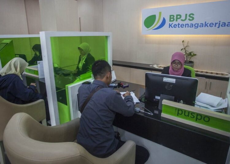 Aturan Pencairan JHT Direvisi, Masih Bisa Pakai Permenaker Lama