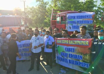 Ratusan Sopir Truk Kontainer Mogok Kerja, Ibrahim : Stop, Tidak Ada Kontainer Yang Boleh Keluar