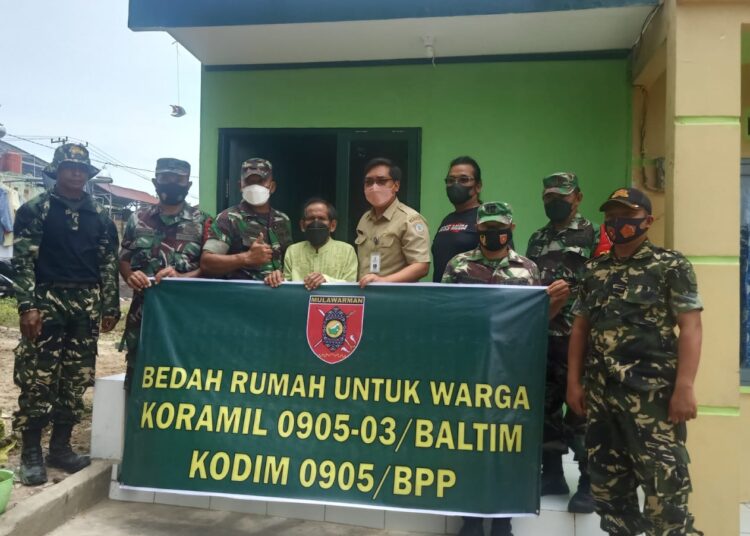 Koramil 0905-03 Balikpapan Serahkan Hasil Bedah Rumah, Ringankan Beban Keluarga Duman