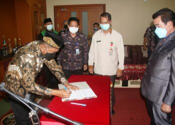 Alimuddin MAP Dilantik Sebagai Dewas Perumda Benuo Taka Periode 2022-2026