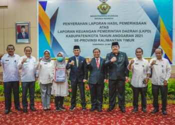 Wakili Lembaga DPRD se-Kaltim, Abdulloh Terima LHP LKPD Tahun Anggaran 2021