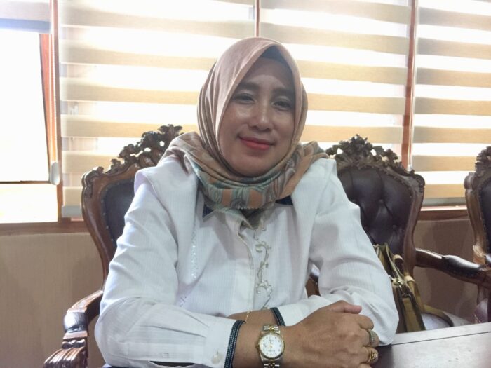 Suriani Apresiasi Pembangunan Posyandu di RT 80 Dengan Hasil Swadaya