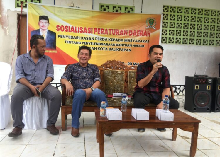 Hasanuddin Mas’ud Perkenalkan Bantuan Hukum Gratis di Kampung Pati KM. 15