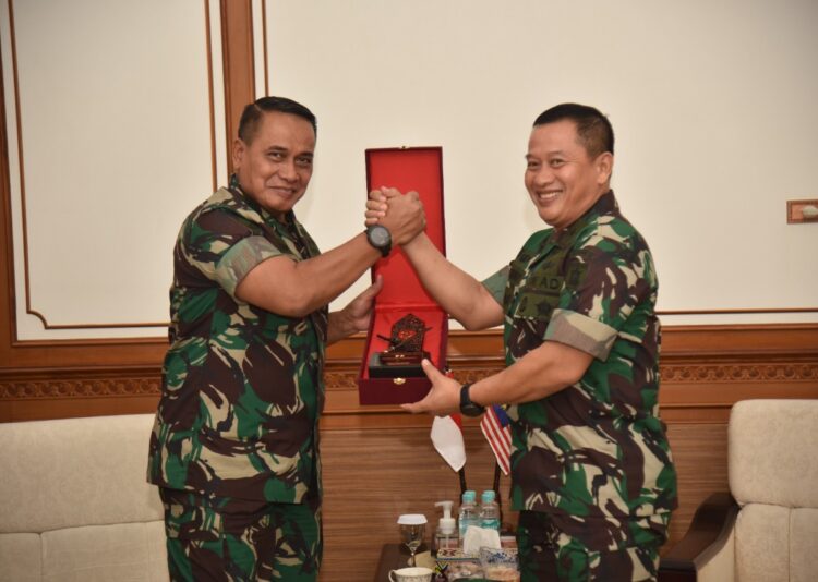 Irdam VI/MLW Sambut Kunjungan Kerja Irjen TNI