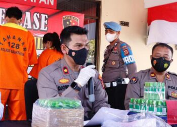 Kedapatan Curi Ratusan Botol Minyak Kayu Putih, Pria di Balikpapan Ditangkap Polisi