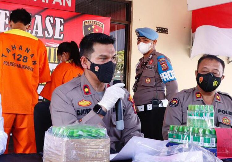 Kedapatan Curi Ratusan Botol Minyak Kayu Putih, Pria di Balikpapan Ditangkap Polisi