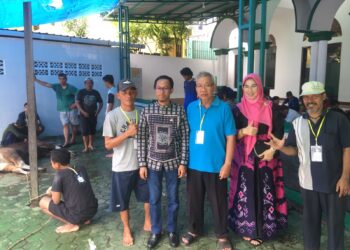 Tahun Perdana Berkurban di Demokrat, Denni Mappa Bagikan Enam Ekor Sapi