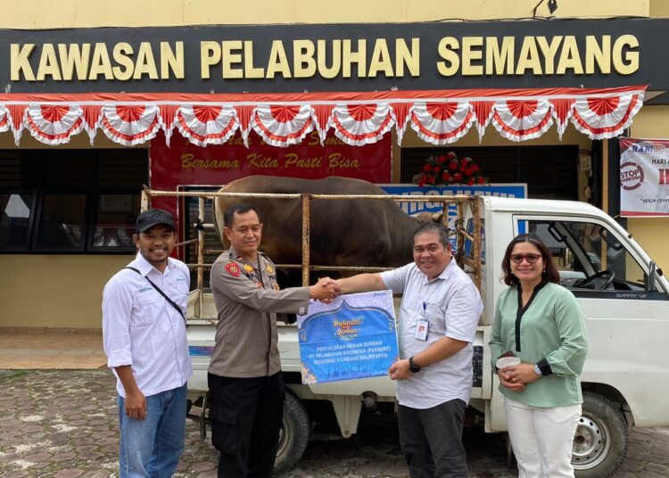 Maknai Iduladha, Pelindo Balikpapan Bagikan 350 Kg Daging Sapi Kurban