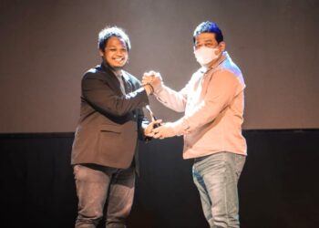 Abdullah Serahkan Penghargaan di Malam Anugerah BFF 2022