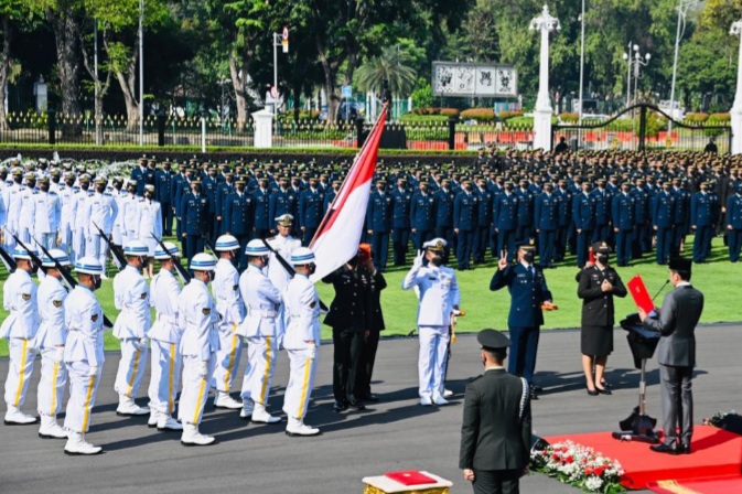 Presiden Jokowi Lantik 754 Perwira Remaja TNI dan Polri