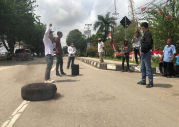 Mahasiswa dan Masyarakat Pertanyakan Status KM, Minta Ketegasan Sikap Pimpinan DPRD Kukar