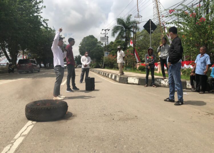 Mahasiswa dan Masyarakat Pertanyakan Status KM, Minta Ketegasan Sikap Pimpinan DPRD Kukar