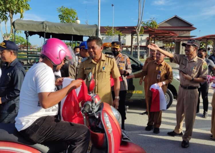 Jelang Perayaan HUT RI ke-77 Pemkab Bagikan 3.650 Bendera Untuk Masyarakat