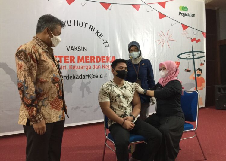 Dukung Percepatan Herd Immunity, PT Pegadaian Salurkan Ratusan Vaksinasi Booster Merdeka di Kalimantan