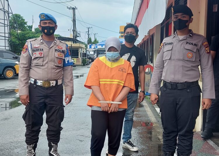 Licik, Perempuan di Balikpapan Gelapkan Uang Kantor Demi Bayar Utang
