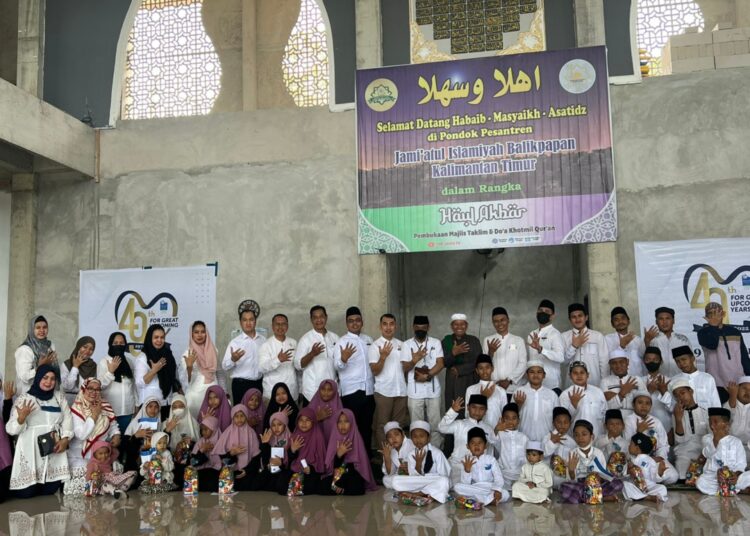 Sambut Anniversary 49 Tahun, Blue Sky Berbagi di Ponpes Jamiatul Islamiyah