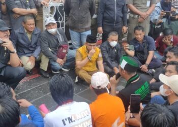 Ratusan Mahasiswa Balikpapan Demo Tolak Kenaikan Harga BBM di Balikpapan
