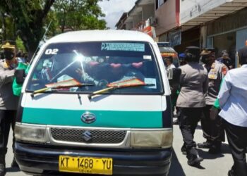 Ratusan Supir Angkot Dapat Sembako Dari Polresta Balikpapan