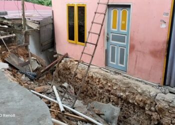 Akibat Longsor Tiga Rumah Warga Graha Indah Rusak Parah, Zamroni : Belum Ada Bantuan Dari Pemerintah