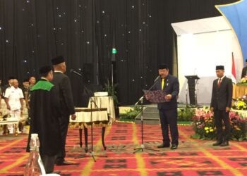 Edy Alfonso Resmi Gantikan Johny Ng, Ketua DPRD : Segera Menyesuaikan Diri