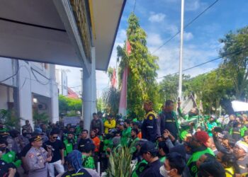 Ratusan Driver Online Geruduk Kantor DPRD Balikpapan, Tuntut Potong Aplikator Sesuai Aturan
