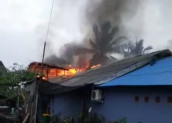 Kebakaran di Jalan Proklamasi Manggar Hanguskan Satu Rumah