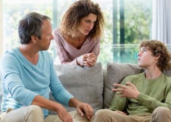 Orang Tua Perlu Memberikan Pembekalan Norma dan Sosialisasi Kepada Anak