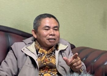 Miris Tiang Listrik Warga Menggunakan Kayu, Sariman : Jangan Sampai Membahayakan Keselamatan Warga