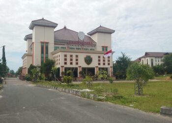 Miris Tiang Listrik Warga Menggunakan Kayu, Sariman : Jangan Sampai Membahayakan Keselamatan Warga