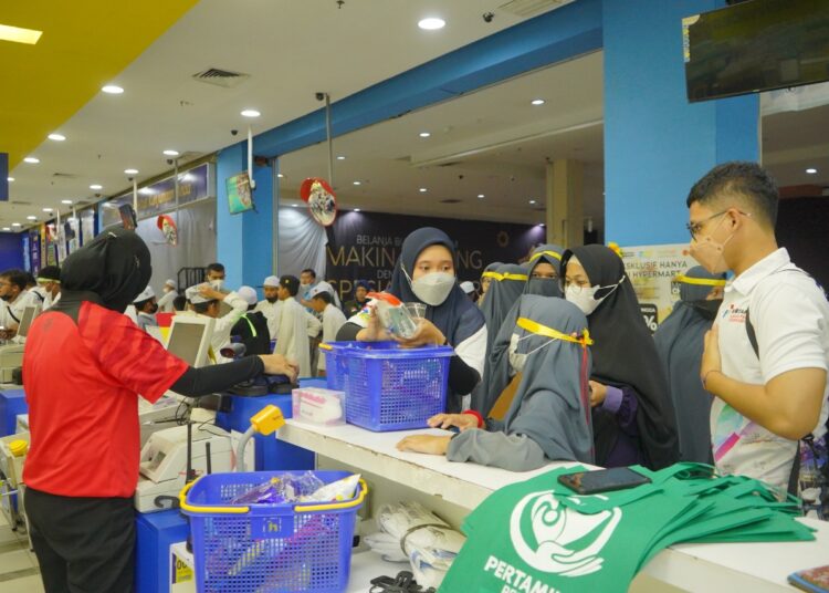 Tebarkan Kebahagiaan, Pertamina Ajak Anak Panti Asuhan dan Tahfidz Berbelanja