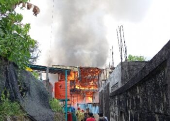 Dua Rumah Hangus Terbakar di Klandasan Ulu