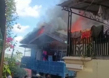 Dua Rumah Ludes di Karang Jati