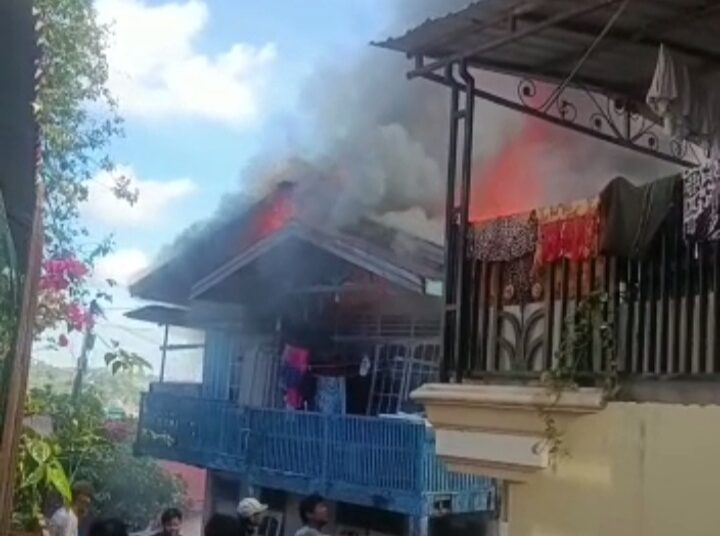 Dua Rumah Ludes di Karang Jati