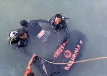 Mobil Terjun Bebas ke Laut, Tim SAR Temukan Satu Korban Meninggal