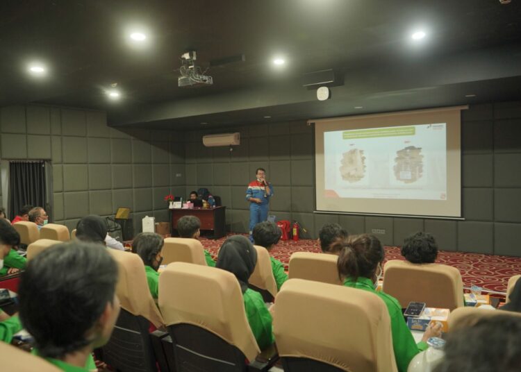 PT KPI Unit Balikpapan Terima Kunjungan 38 Mahasiswa STT Migas