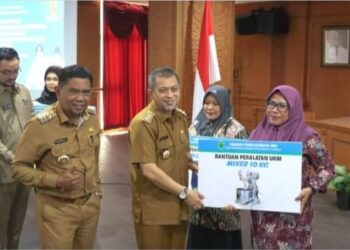 Hadi Mulyadi Salurkan Bantuan Bagi Pelaku UMKM PPU