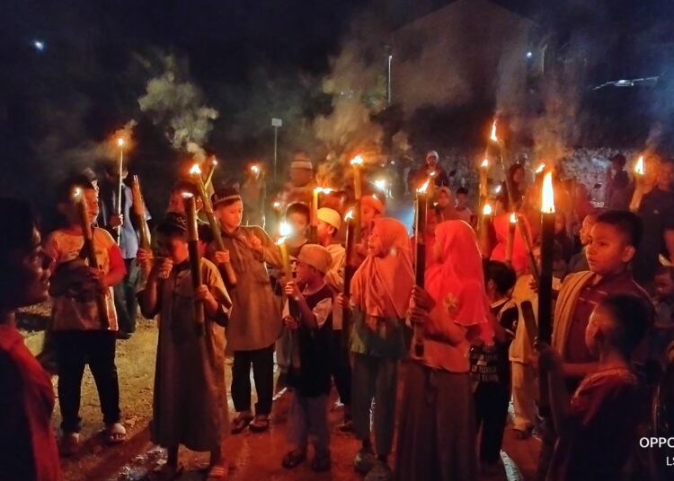 Lestarikan Budaya, Warga Bukit Batakan Permai 3 Gelar Pawai Obor