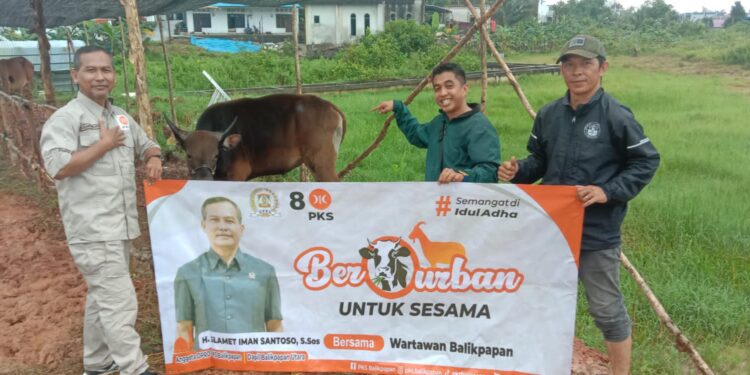 Bentuk Peduli, Slamet Iman Santoso Kurban 1 Sapi Untuk Wartawan Balikpapan